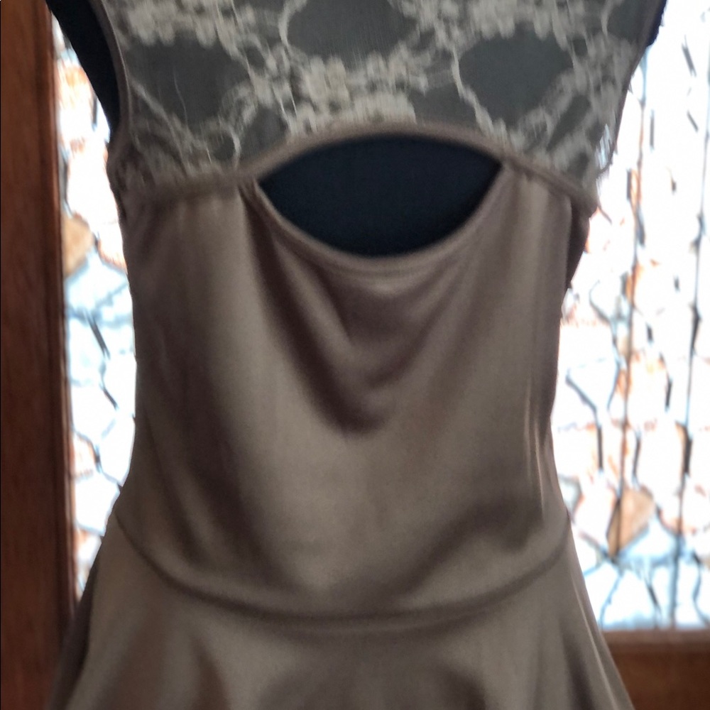 Tan blouse - Picture 4 of 4